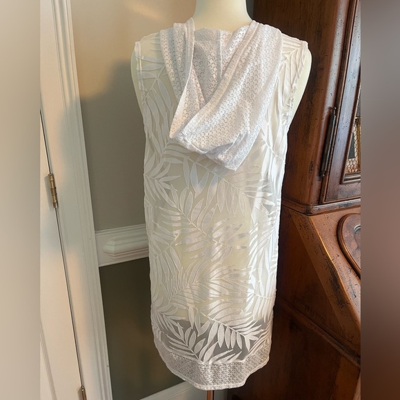 Dotti White PalmSprings Swimsuit Coverup - Picture 5 of 8